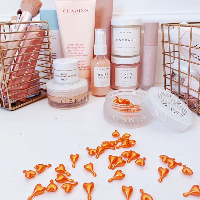 Happy #friyayfaves day - as inspired by @the__glow__girl 💕⁣⁣
⁣⁣
This week the amazing people over at @oskiaskincare sent me the new Super C Vitamin C Beauty Capsules*. I cannot wait to try these little beauts! From the brand that brought me my all t