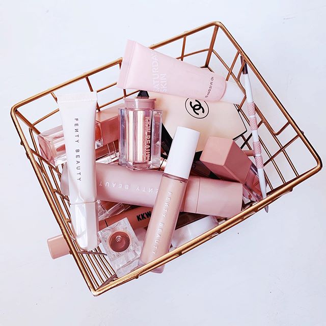 Thank GOD it&rsquo;s Friday again and happy #friyayfaves day as inspired by @the__glow__girl Here are some of my favourites in a basket again - I can&rsquo;t help it, I love a basket shot...⁣
⁣
This weekend we&rsquo;ll be welcoming a new addition to 