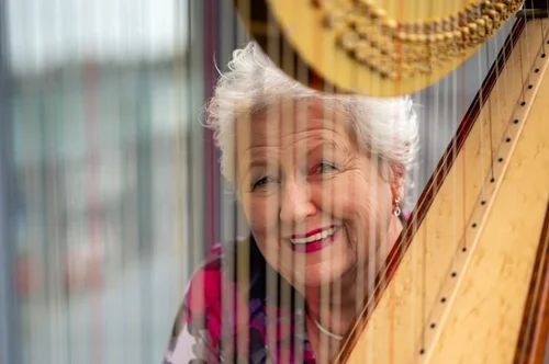 PRESS: Cambrian News - Llanuwchllyn harp Elinor Bennett returns
