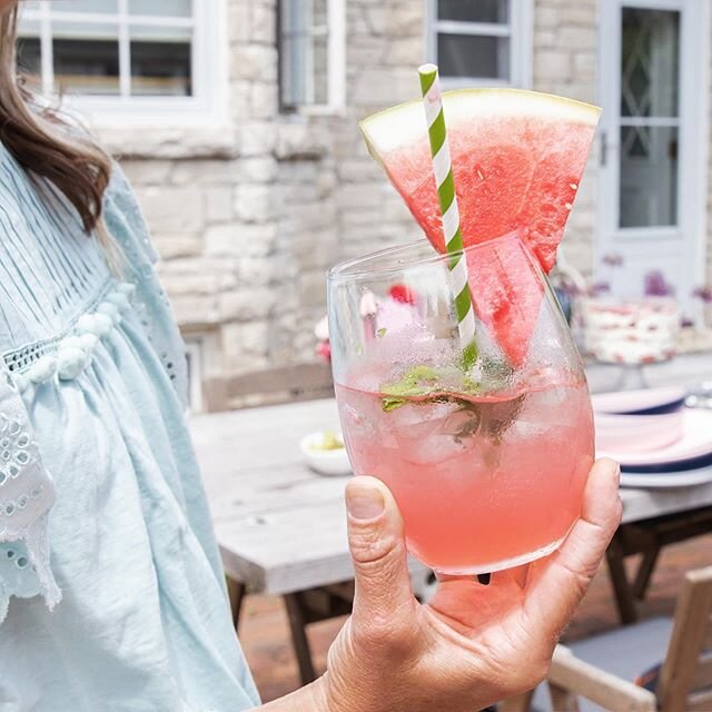 What&rsquo;s your favorite summer time drink? My newest go-to-drink is freshly squeezed watermelon with lots of ice! 🍉And when I really need to unwind i&rsquo;ll sneak a little Tito&rsquo;s in there&rsquo;s cuz let&rsquo;s be honest, I can be high m