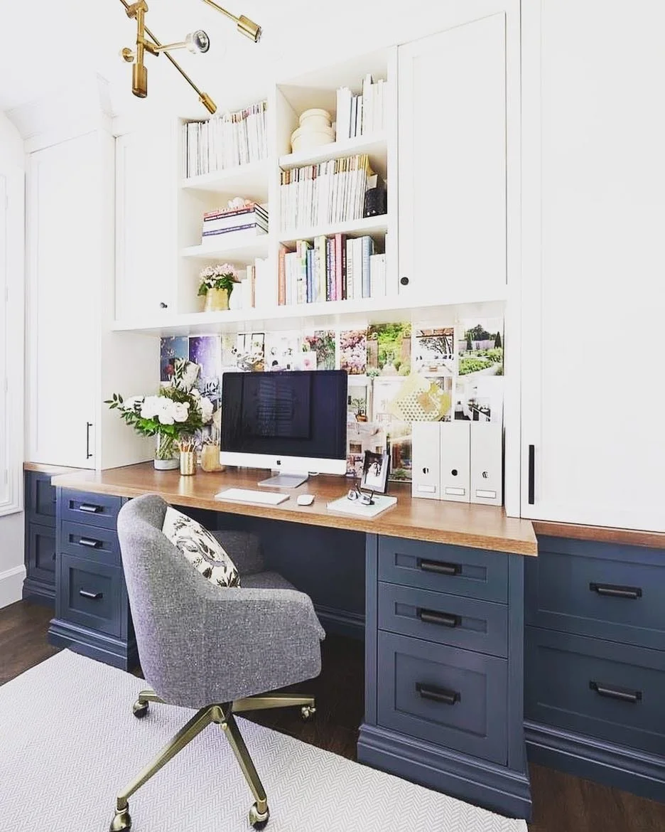 Such a beautiful combination of light and dark cabinets. 🖤
#homeredefined#edesign#homeoffice#officeinspiration#darkcabinets#whitecabinets#homedecor#rusticdesign