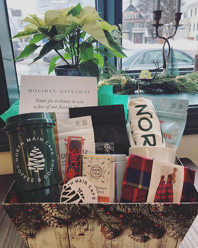 ✨H O L I D A Y  G I V E A W A Y✨We&rsquo;re giving away a few of our favorite things this holiday season! Frontside Coffee, MEM Tea, Bixby Drinking Chocolate, a Baggu reusable bag, NMC mugs, and so much more! To enter come on down to the caf&eacute;.