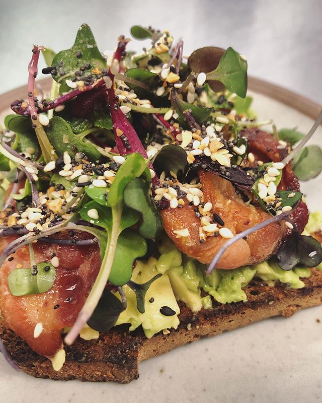 Saturday morning calls for bacon topped avocado toast 🥓🥑🍞