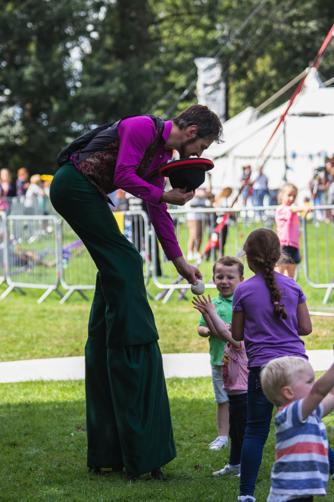 Glasgow 2018 Festival | Stilt Walking