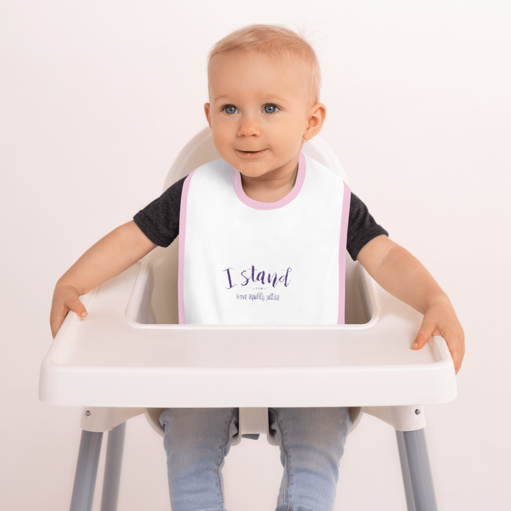 white-i-stand-01_mockup_Front_Babys-lifestyle-1_White--Pink.png