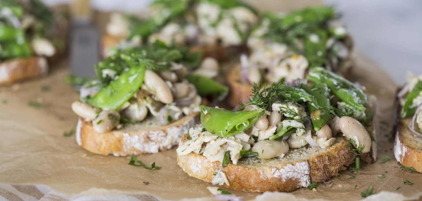 tuna &amp; cannellini bean toasts