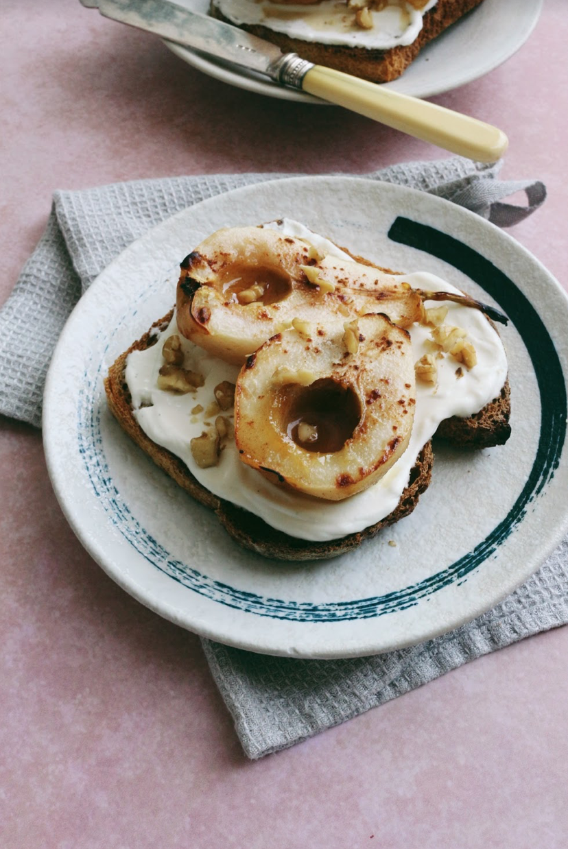 broiled pear &amp; greek yogurt toast