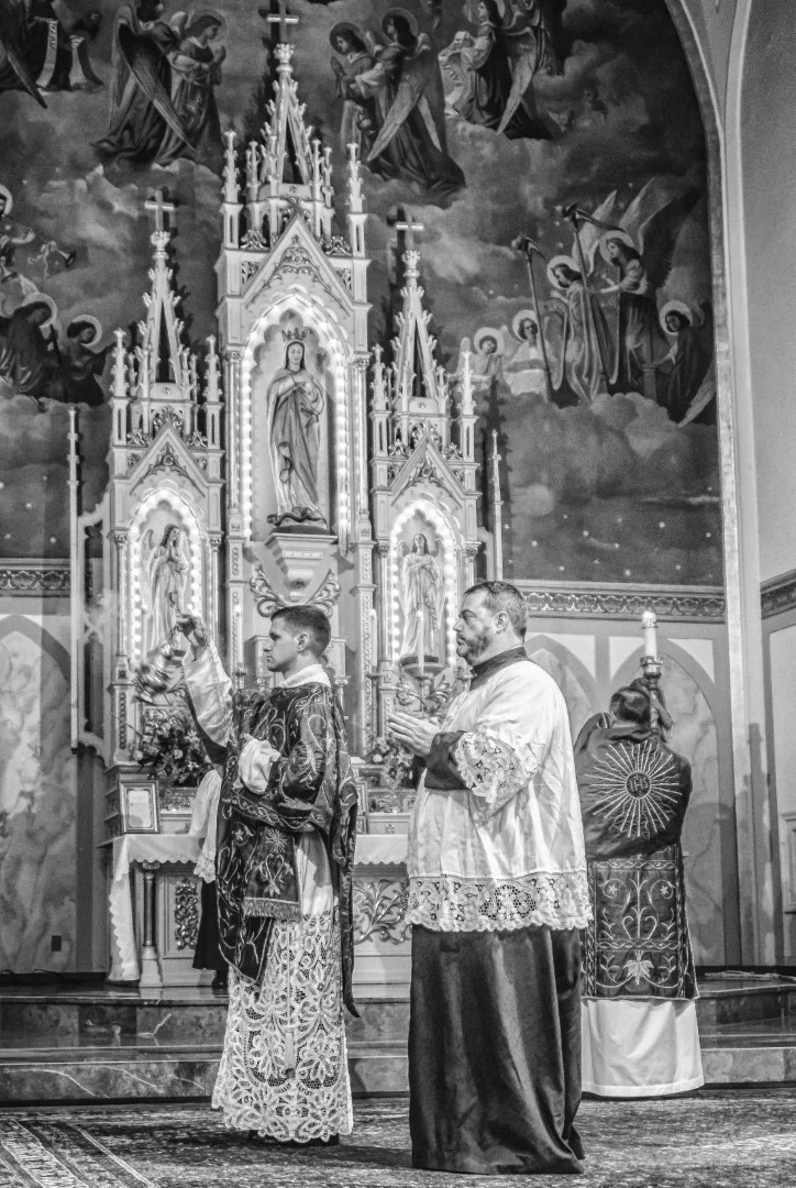 FSSP LatinMass St. Marys incense b+w-1.jpg