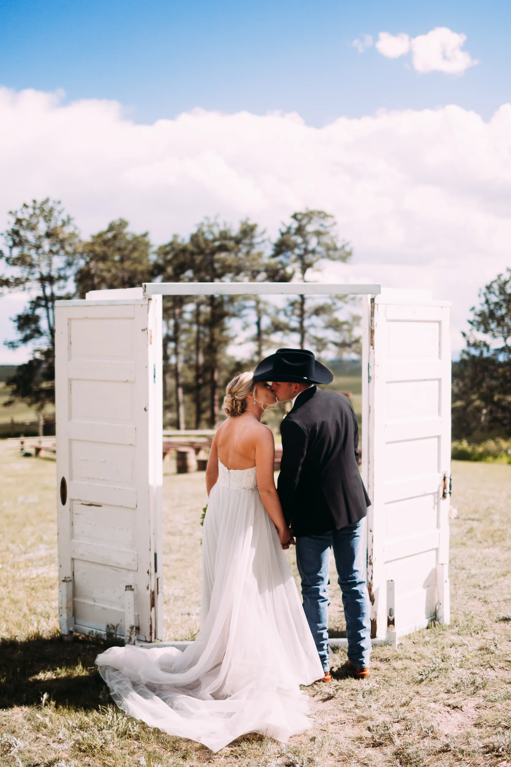 Colorado_Ranch_Wedding_Younger_Ranch_Colorado_Springs_Colorful_Wedding_Photography-101.jpg