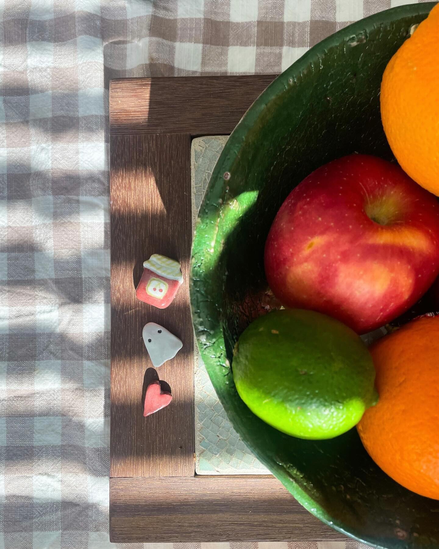 future fridge magnets, fruit bowl and incense holders ⭐️💫✨🌟

#cosmicchai #ceramics