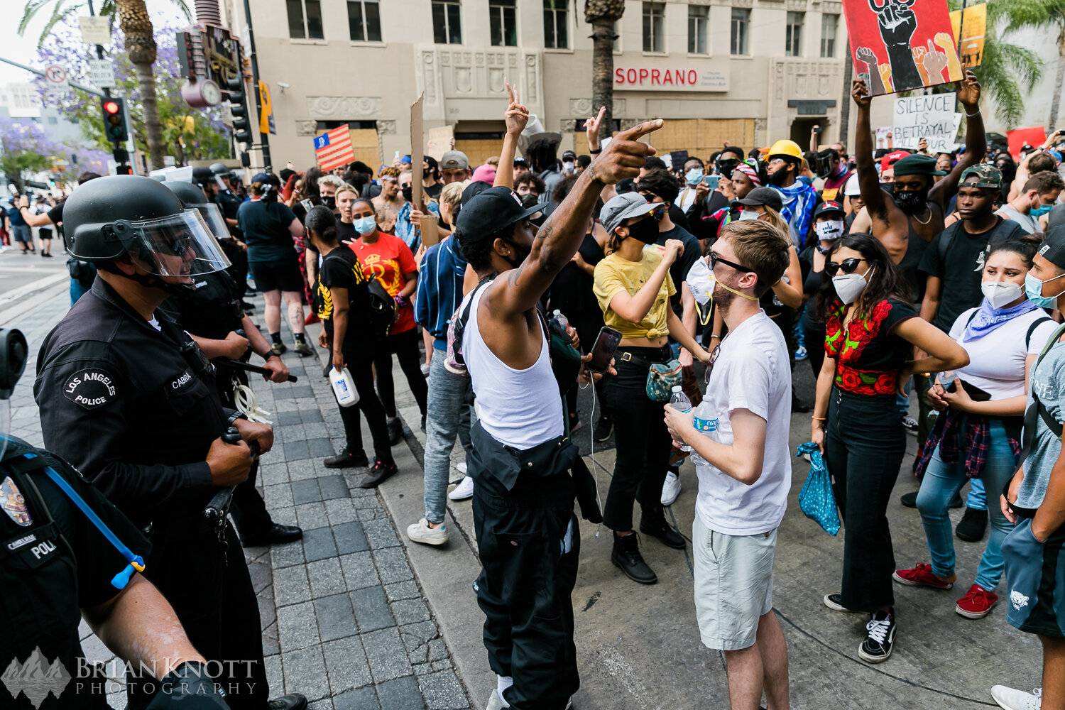 Hollywood-LosAngeles-Protest-Looting-25.jpg