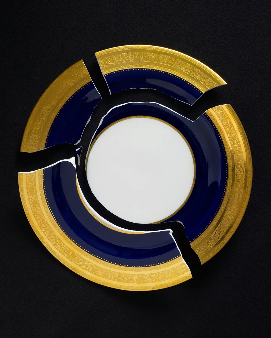 ARowley_Broken_GagasSpauldingCobaltGoldPLate-0028retCrop_APF.jpg