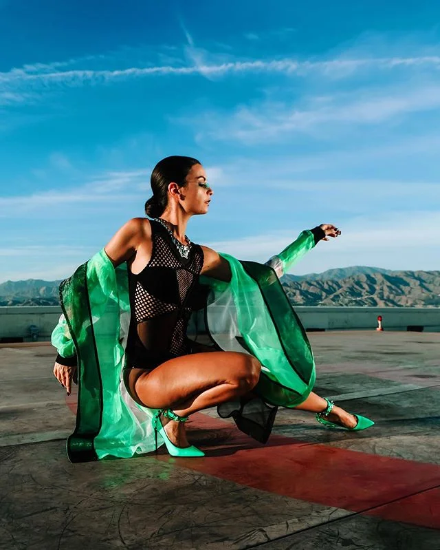 While waiting for our helicopter ..🚁💃🏻 Styled @mb_whitehousestyle 
Photographer @soundsnapboudoir 
Concept and director @ginaluciafilms
Videographer @loopholder808 
Model @melbdance1 
#losangeles #lafashionstylist #fashionblogger #fashionista #fas