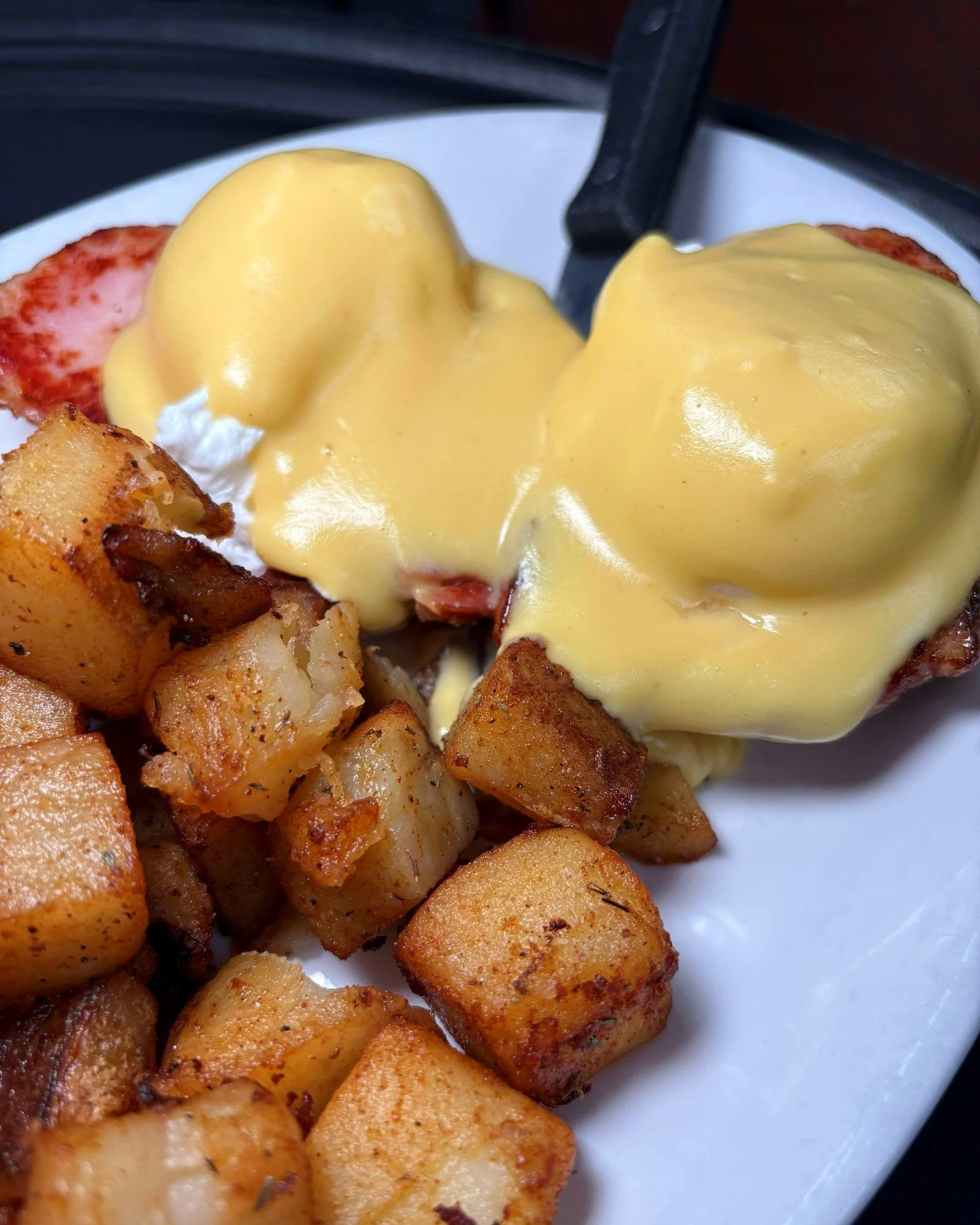 There&rsquo;s something about a classic Eggs Benedict that just feels right!
Grab a seat at Johnny&rsquo;s Roadside and dig in! ☕🍳