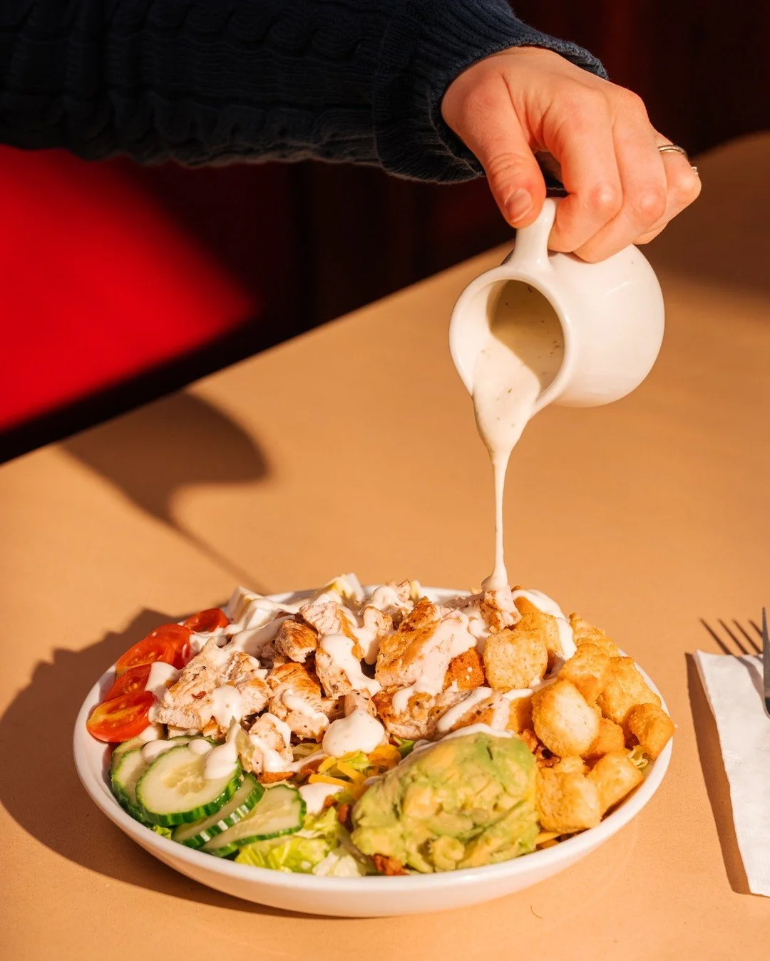 Crisp romaine, smashed avocado, bacon, cheddar, hard-boiled egg&hellip; and yes, blue cheese dressing.

Our Johnny&rsquo;s Cobb isn&rsquo;t your average salad, it&rsquo;s stacked, satisfying, and exactly what lunch should be!

📍Johnny's Roadside Din