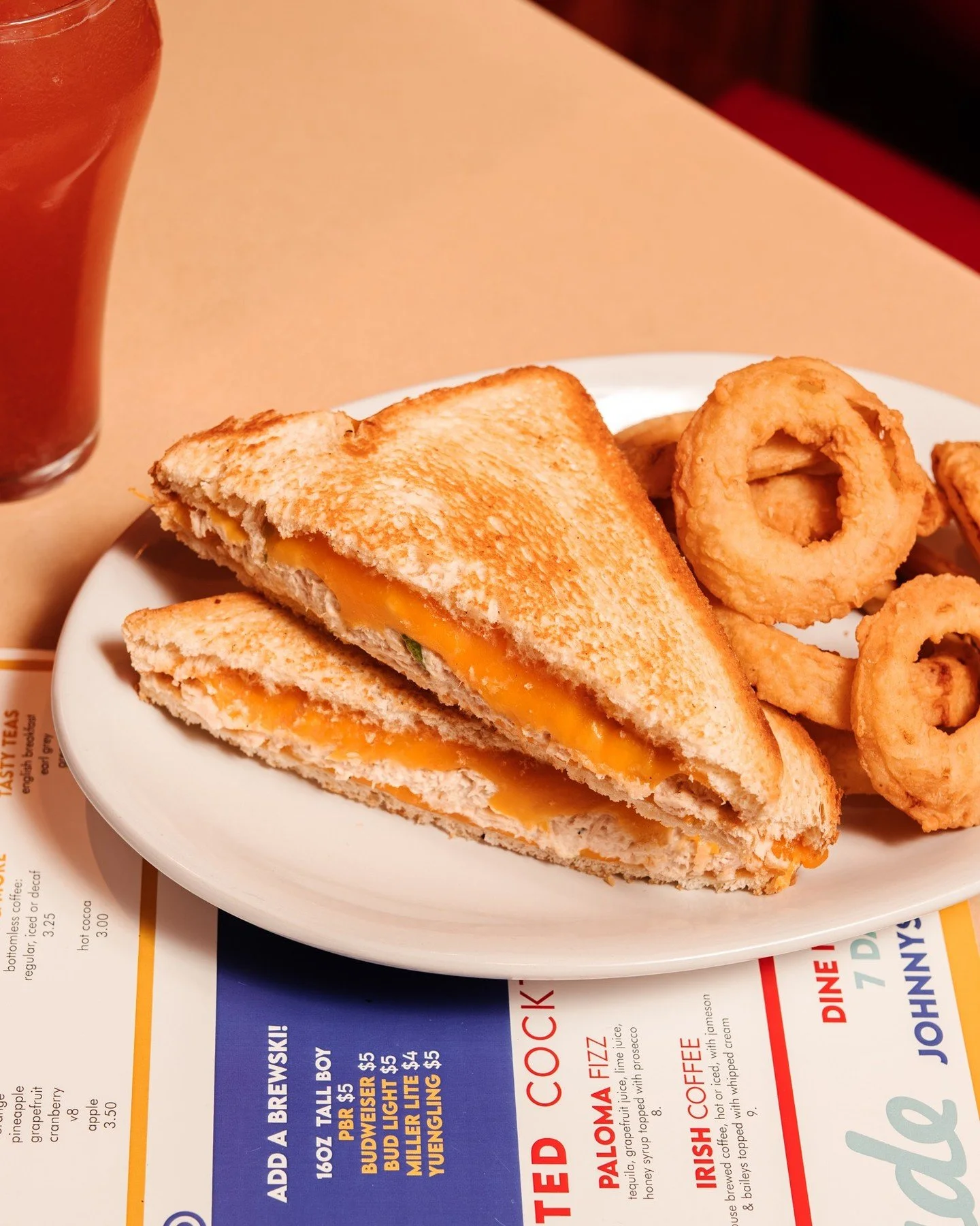 Some lunches are grilled cheese good!🧀
Stacked with American, cheddar, and Swiss, or go deluxe with bacon + grilled tomatoes! Your Call!

📍Johnny's Roadside Diner
#johnnysroadside #diner