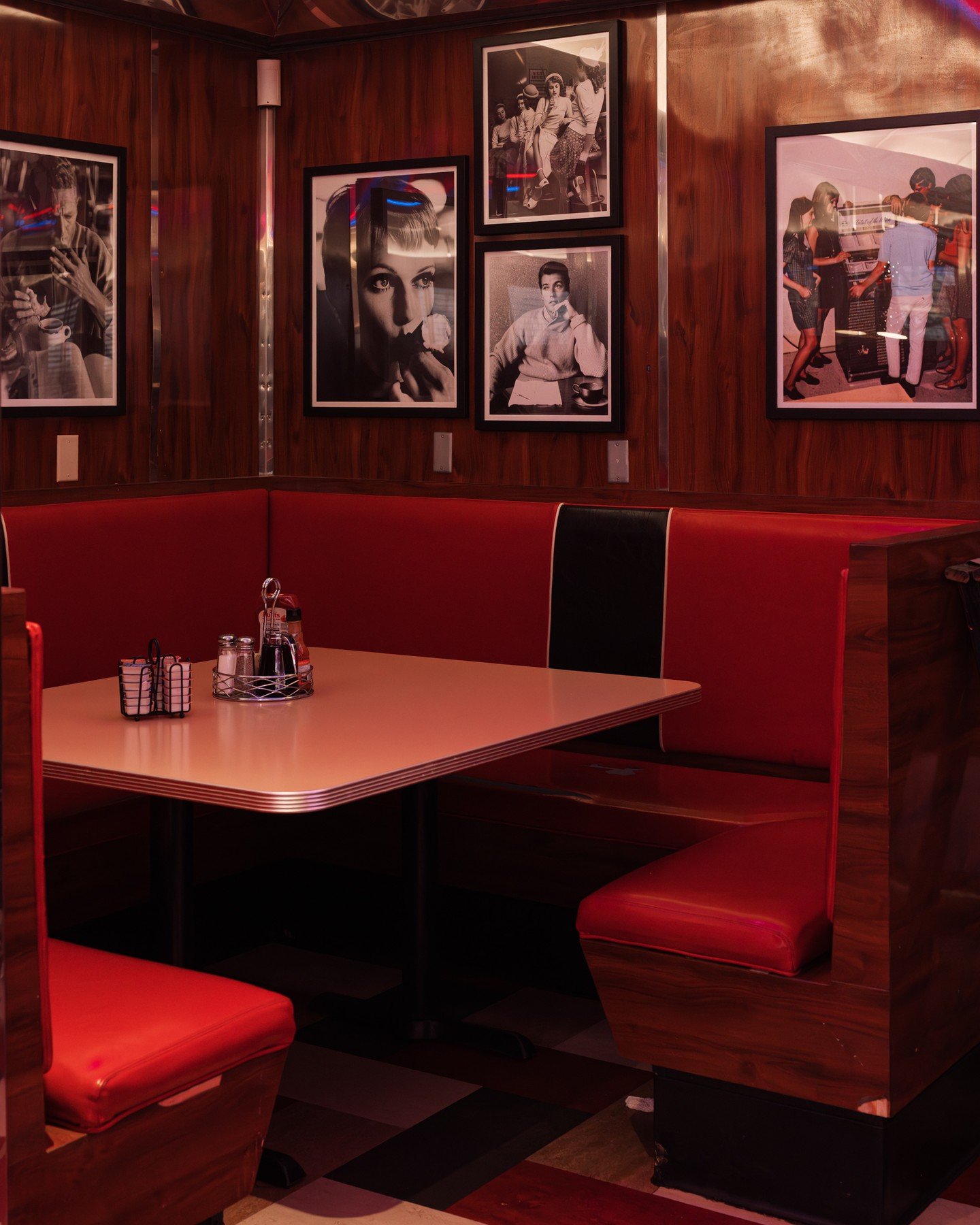 Our booths are ready for you 🍳
That classic diner feeling on a Saturday morning is calling your name&hellip;
Grab your friends and join us for breakfast at Johnny&rsquo;s Roadside Diner!