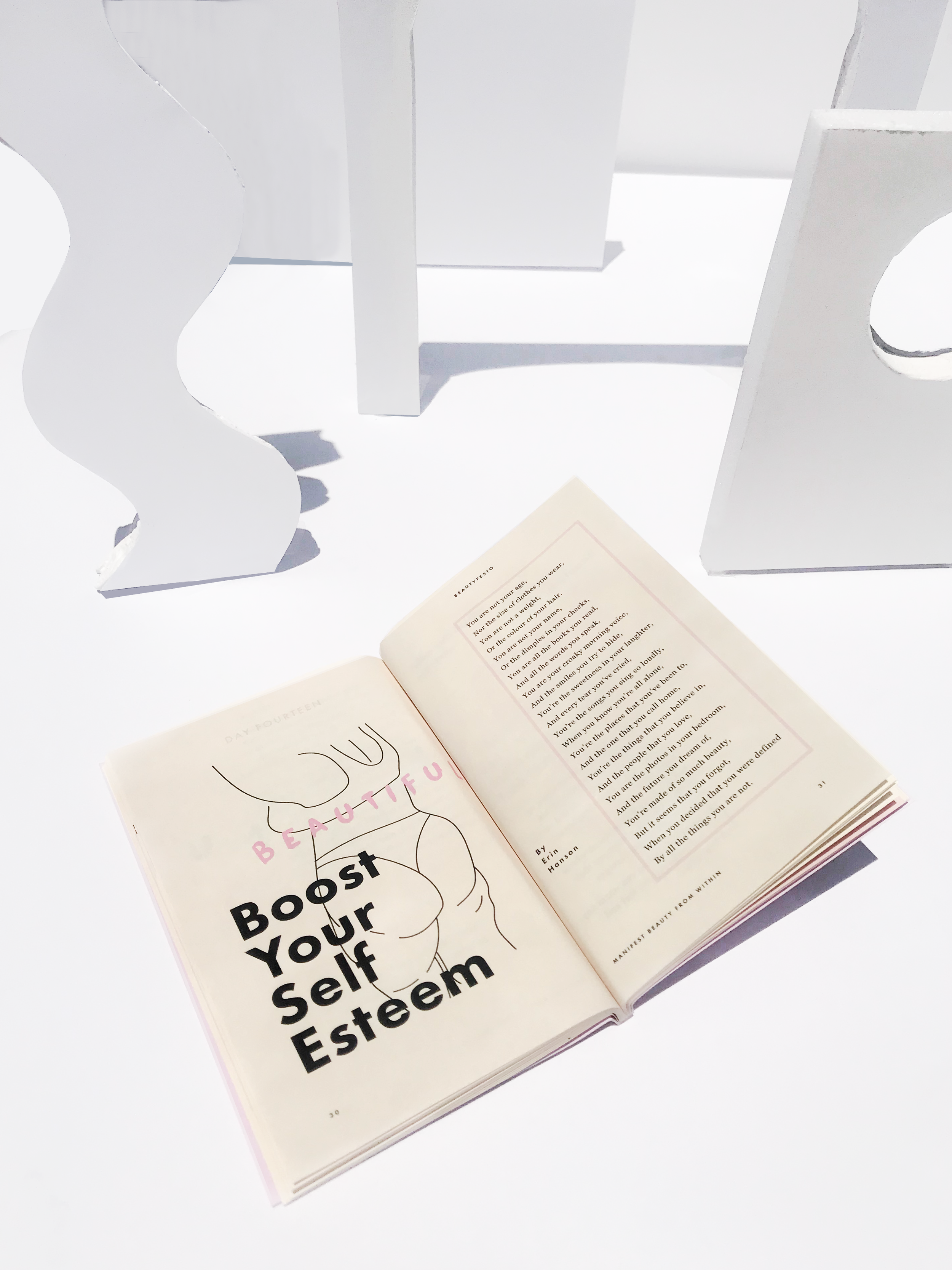 A pocket book created with the purpose of inspiring women.