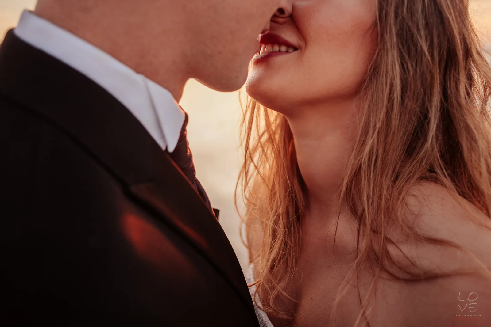 mario y raquel beso-2.jpg