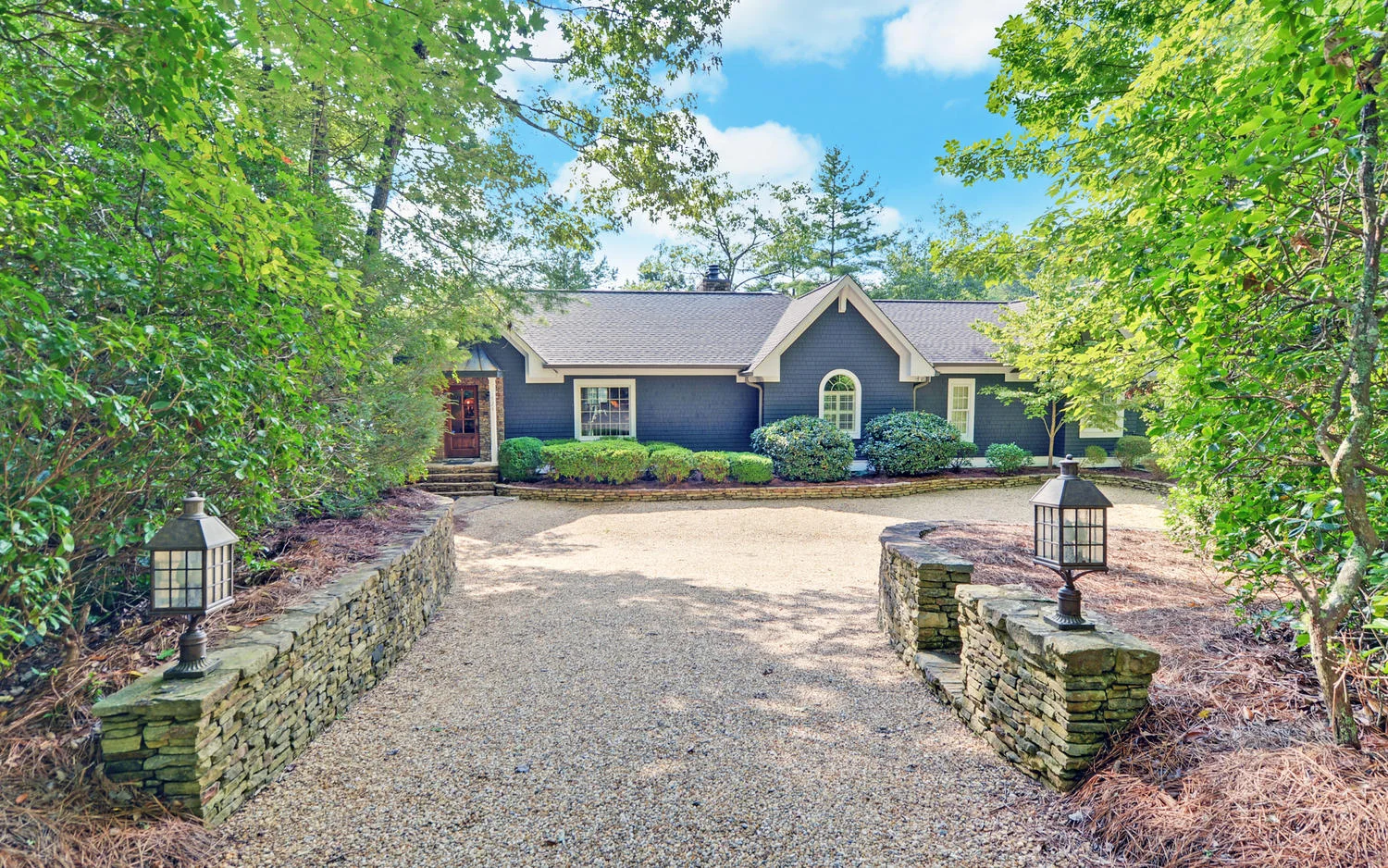 924 Burton Mountain Rd-large-001-11-Front Entry Detail-1500x938-72dpi.jpg