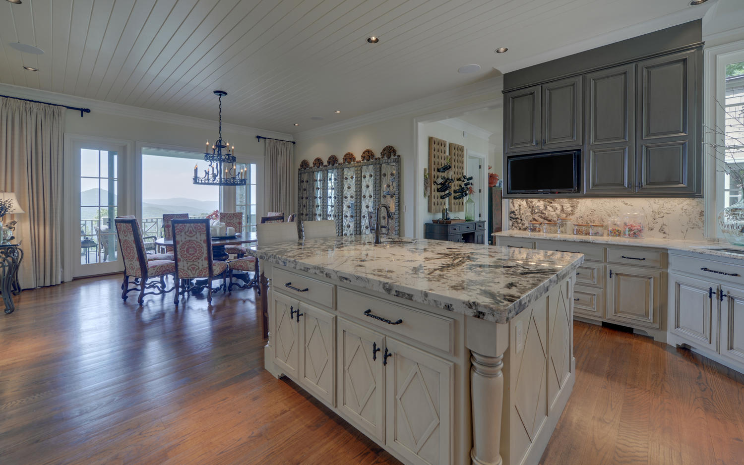 157 Grey Fox Trail Clayton GA-large-013-025-Gourmet Kitchen-1500x938-72dpi.jpg