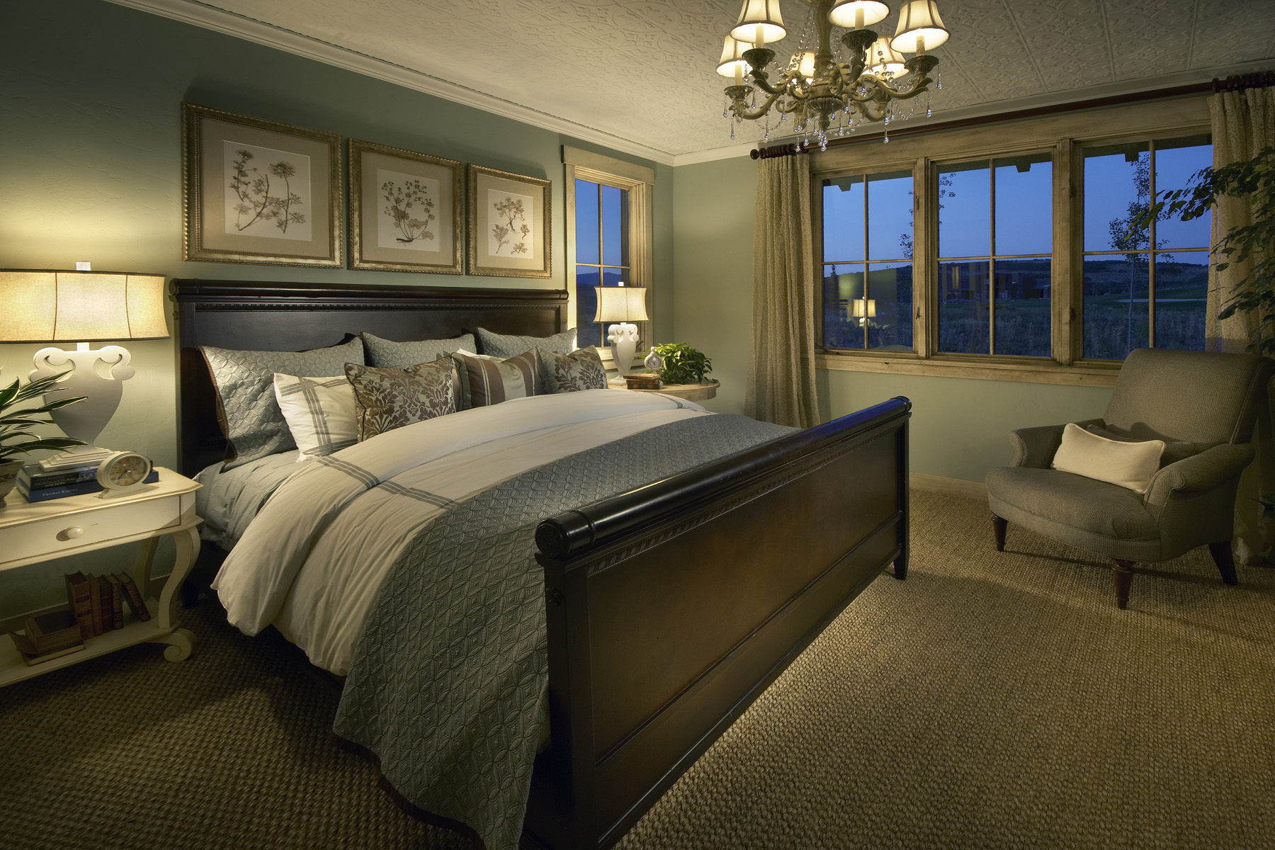29-08 Master Bedroom.jpg