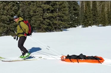 Combining Ground‐Penetrating Radar With  Terrestrial LiDAR Scanning to Estimate the Spatial Distribution of  Liquid Water Content in Seasonal Snowpacks