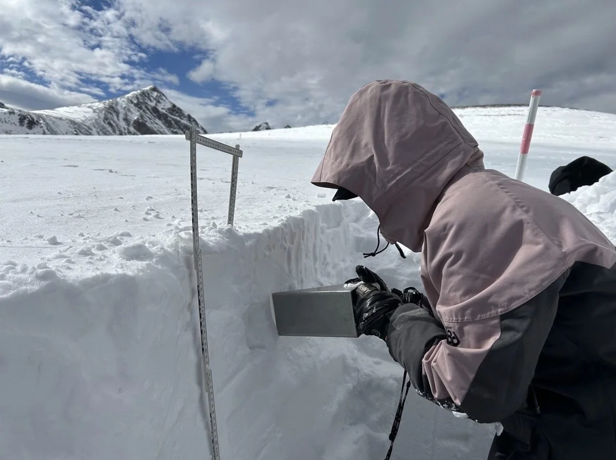 Apply now for a Snow School Internship!