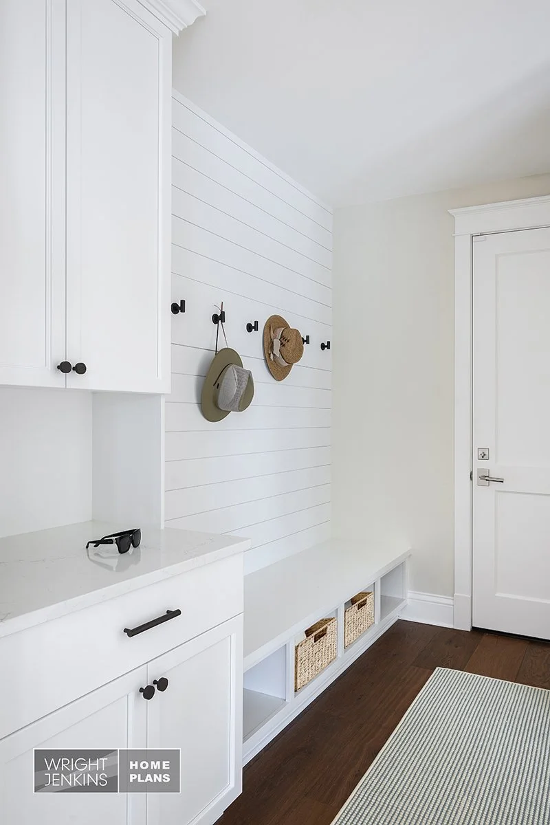 13-729-Plumara-MudRoom-wjhp.jpg