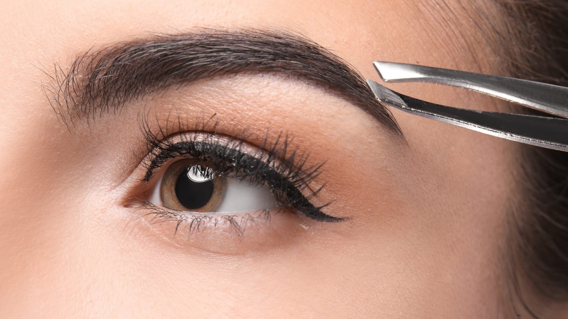 Top 5 Health Benefits Of Brow Waxing