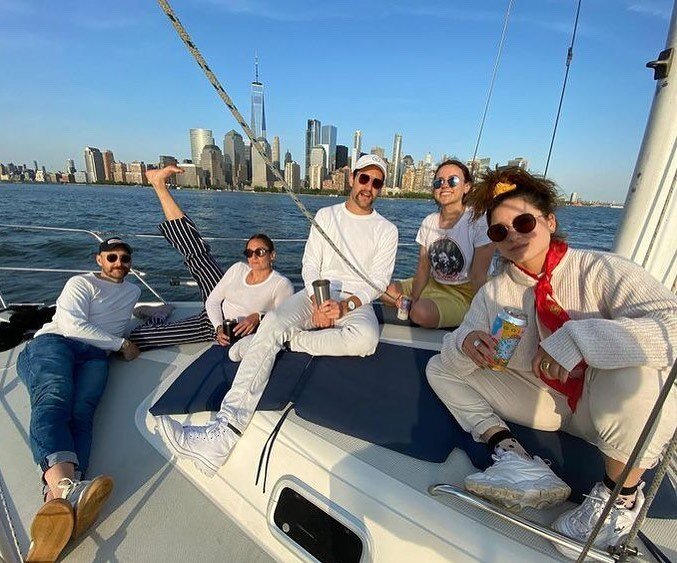 Plenty of space to stretch out 
⛵️✨☀️ 
.
.
.
.
@rikkisounds 
#BKsail #BrooklynSail #SailNYC #NYCSail #SailingNYC #NYCSailing #SailboatNYC #NYCSailboat #SailNYHarbor #SailingCharterNYC #NYCSailingCharter #SailingTourNYC #NYCSailingTour #SailboatRental