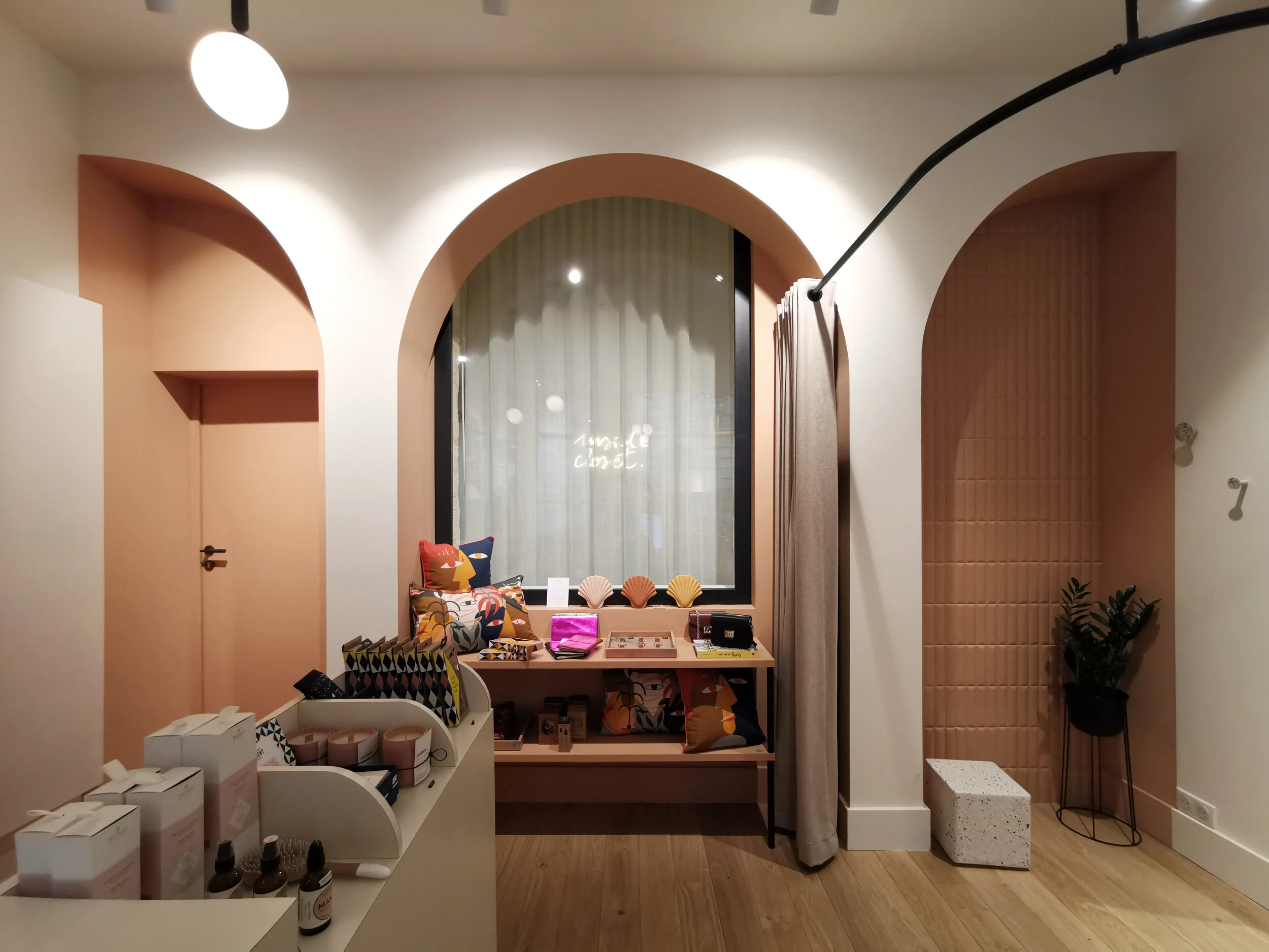 INSIDE CLOSET_08.jpg