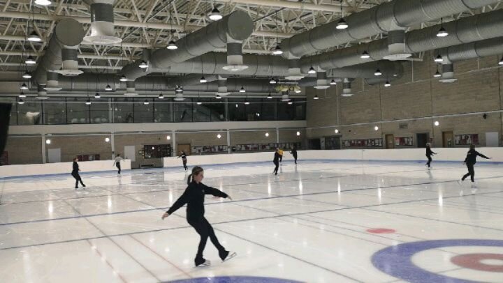 ♾️ BACK TO BASICS ♾️

After long break off the ice, our focus is on building up the confidence of our skaters and improving basic skating skills. Check out @starlighttornado  doing just that whilst working on their forward and backward figure of 8's!