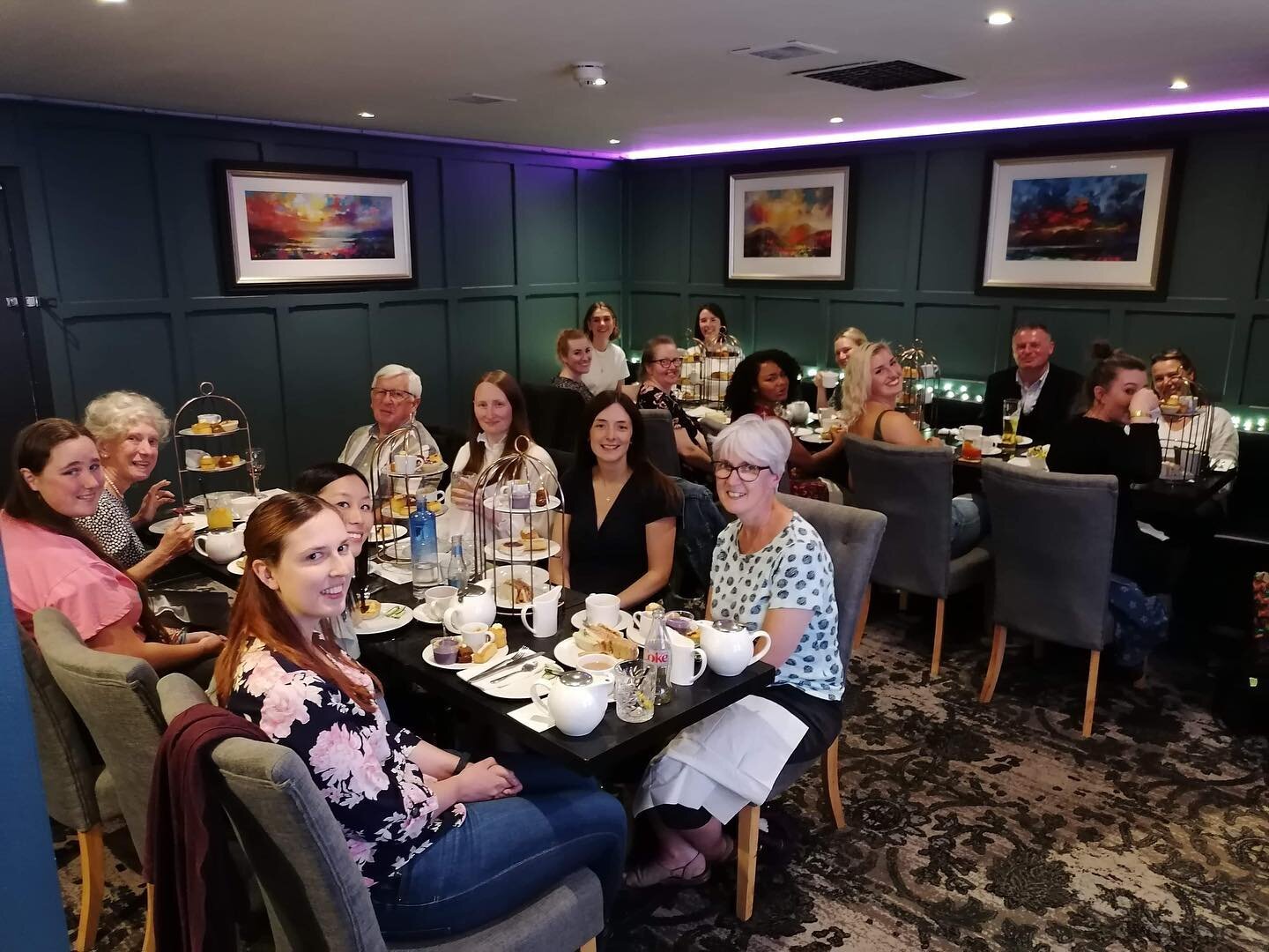 Many of our adult skaters came together for a lovely afternoon tea yesterday! Everyone had a great time getting to know each other a little better and sharing our favourite skating memories. ✨

#synchro #starlightsynchro #synchronizedskating #afterno