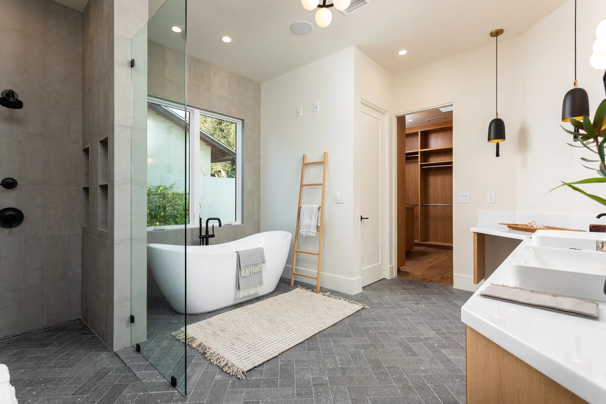 2325-e-16th-st-mls-9.jpg