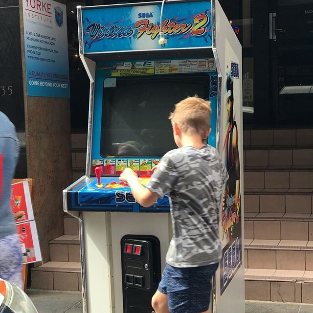 Great to see classic arcade machines getting the attention they deserve on the streets of Melbourne! 😊🕹❤️ #flinderslane #melbourne #arcadebar #melbourne_insta #melbournecbd #ilovemelbourne #visitmelbourne #videogames #arcadegames #sega #virtuafight