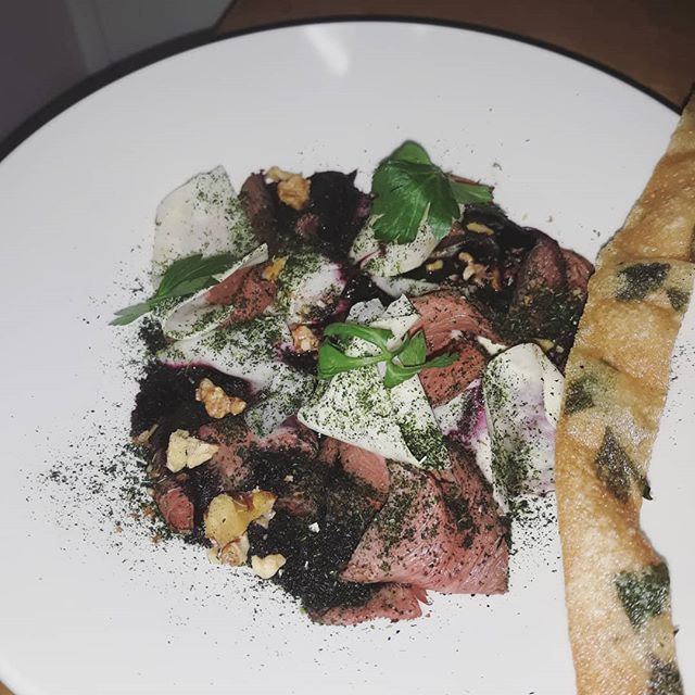 Wild goose pickled celeriac and crowberries

#bordhald #fall #wildfood #gameseason #vineanddine #naturalwine #gourmet