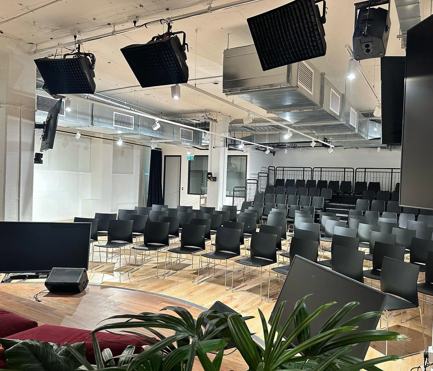 📍Canva HQ - Meeting Room
Working alongside @huntermason_pty_ltd 
.
.
.
.
.
#power #data #communications #officefitout #commercialfitout #commercial #sydney #electricians #sydneyfitouts