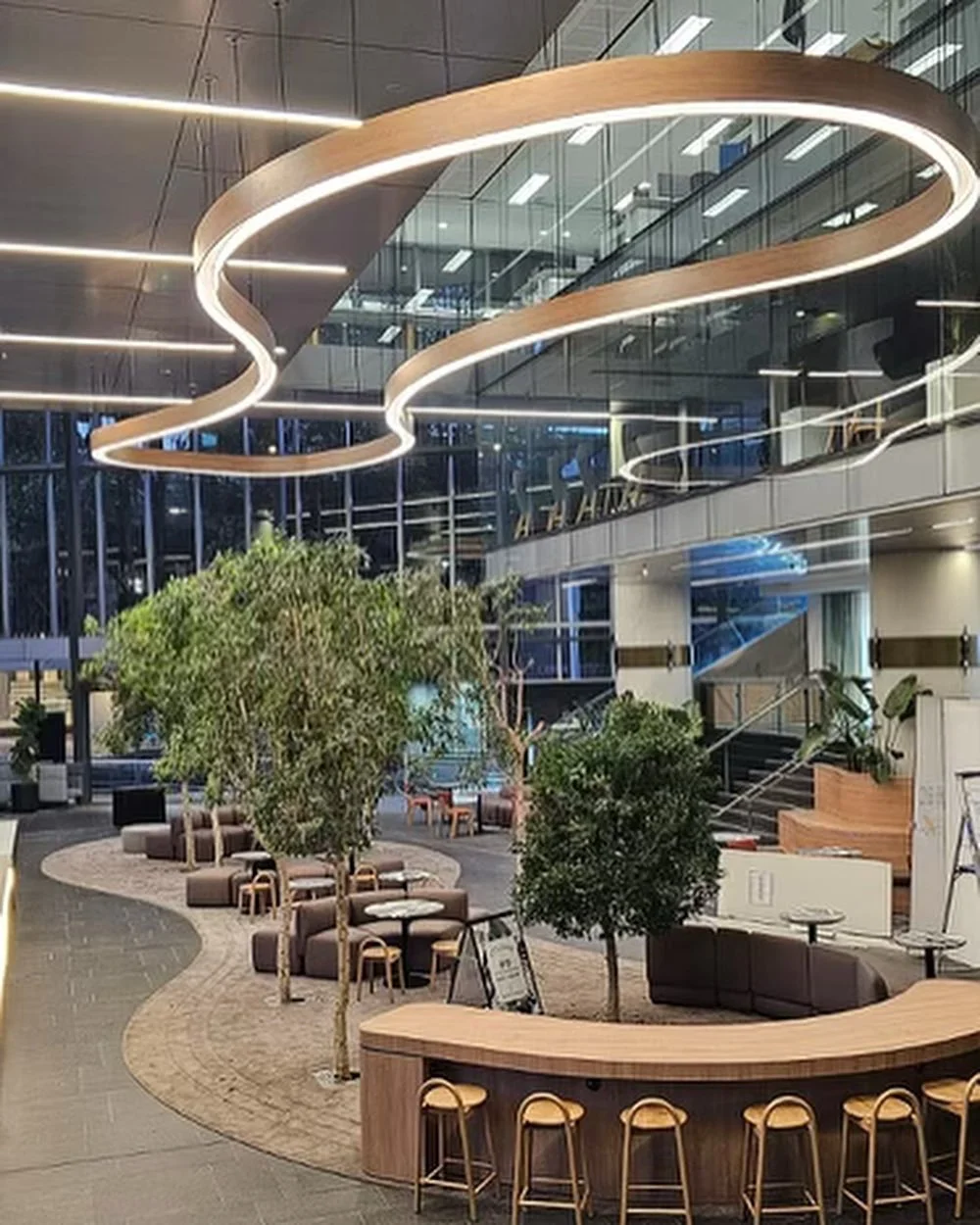 Lobby upgrade to 177 Pacific Hwy, North Sydney working with @huntermason_pty_ltd 

New lighting, power and data throughout the lobby and meeting rooms&hellip; but how amazing is that 40m light fitting! 🙌
.
.
.
.
.
#power #data #communications #offic