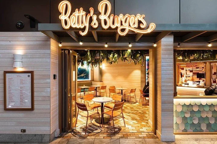 Bettys Burgers - Circular Quay 🍔 
Credit to @impressionprojects  for these pictures.💡Another fit out done and dusted working alongside some of the best 🙌
.
.
.
.
.
#power #data #communications #shopfitout #commercial #sydney #electricians #sydneyf