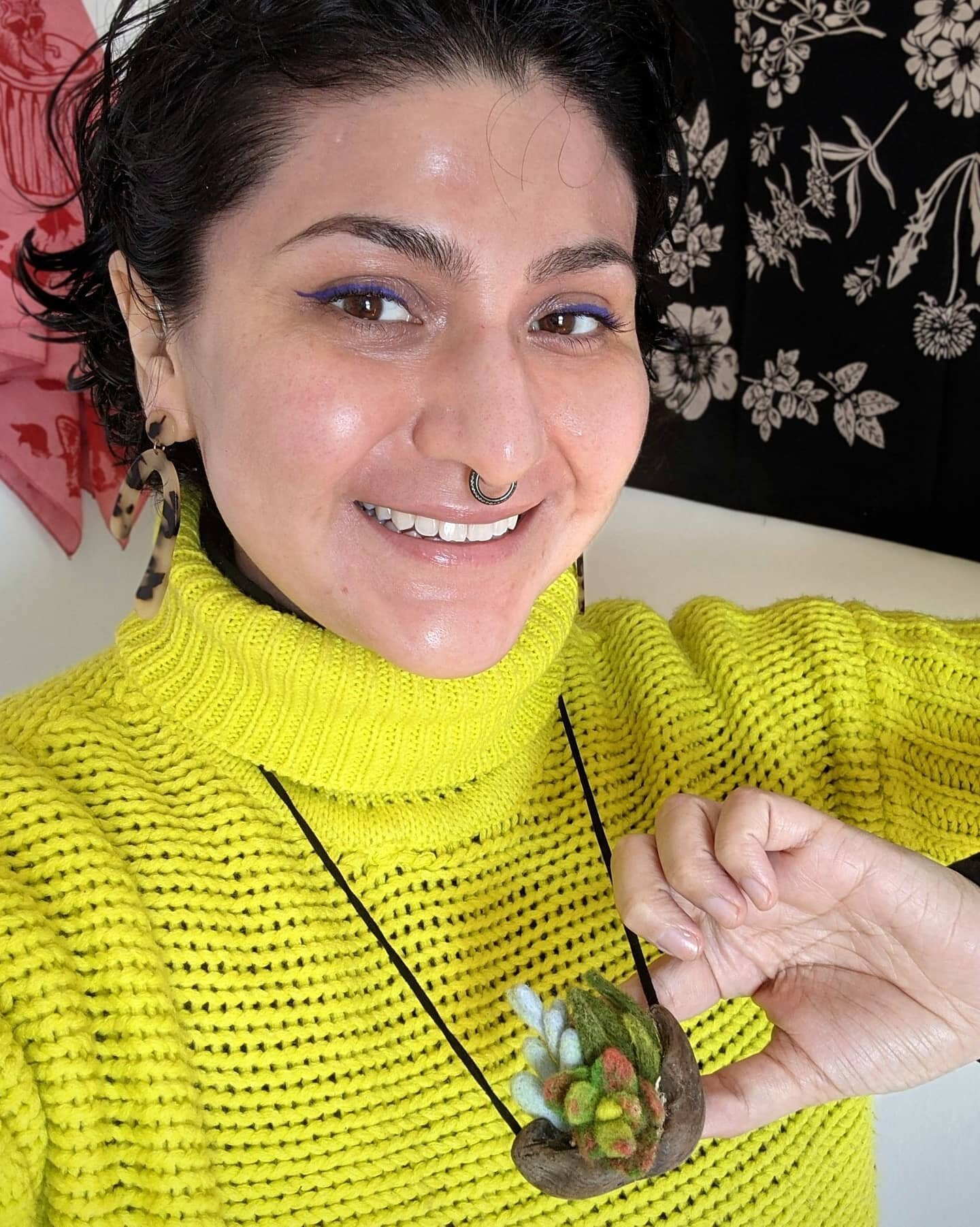 I tried styling this adorable felted succulent necklace! Learn how to make your own in my first-ever @textilesatlillstreet workshop (coming in April). How would you wear these cuties?

#lillstreetartcenter #fiberartist #felt #handmade #diycrafts #suc