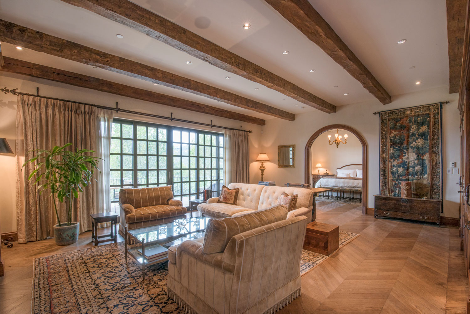 02-traditional-living-room-beamed-ceiling-herringbone-wood-floors-gary-drake-general-contractor.jpg