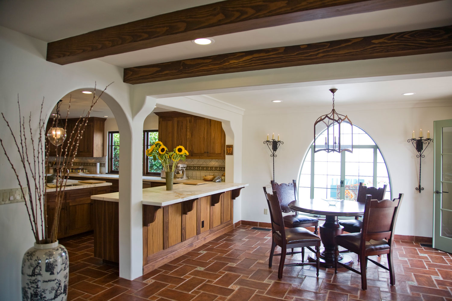 08-Spanish-style-breakfast-nook-curved-window-gary-drake-general-contractor.jpg