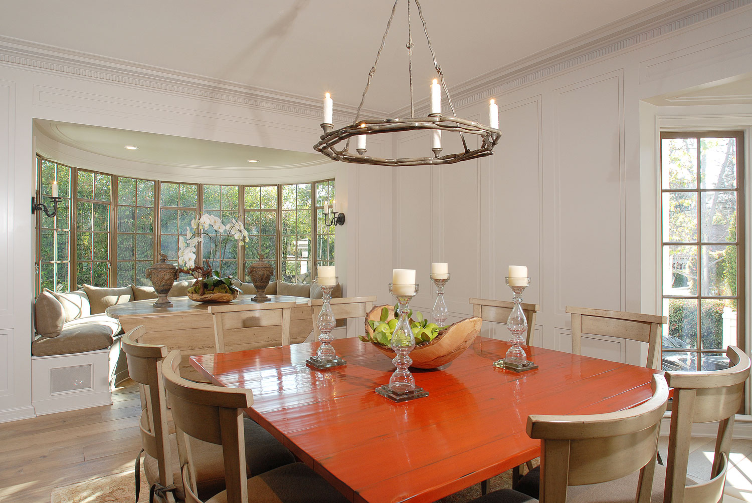 02-traditional-dining-room-paneled-walls-curved-window-seat-gary-drake-general-contractor.jpg