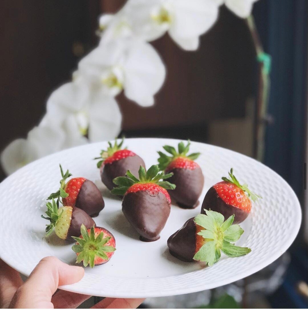 Valentines Day! 💕 How about some#organicstrawberries 🍓dipped in ⠀⠀⠀⠀⠀⠀⠀⠀⠀
85% #organicdarkchocolate!⠀⠀⠀⠀⠀⠀⠀⠀⠀
.⠀⠀⠀⠀⠀⠀⠀⠀⠀
.⠀⠀⠀⠀⠀⠀⠀⠀⠀
⠀⠀⠀⠀⠀⠀⠀⠀⠀
Put the chocolate in the microwave until it melts... then dip the berries! So easy!!⠀⠀⠀⠀⠀⠀⠀⠀⠀
⠀⠀⠀⠀⠀⠀⠀⠀⠀
⠀⠀