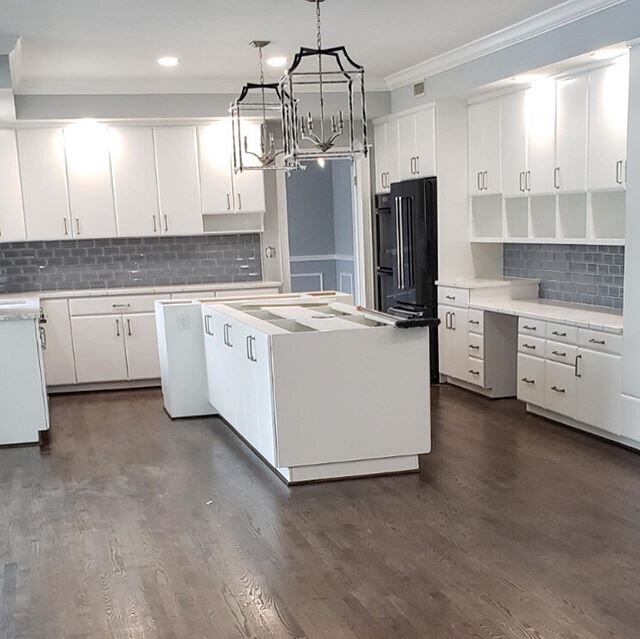 Give your cabinets an instant refresh with Polyzos Painting&rsquo;s refinishing services. If you&rsquo;ve been wanting new cabinets but can&rsquo;t afford the expensive cost-this is the perfect alternative! Give us a call today for a quote 🤗