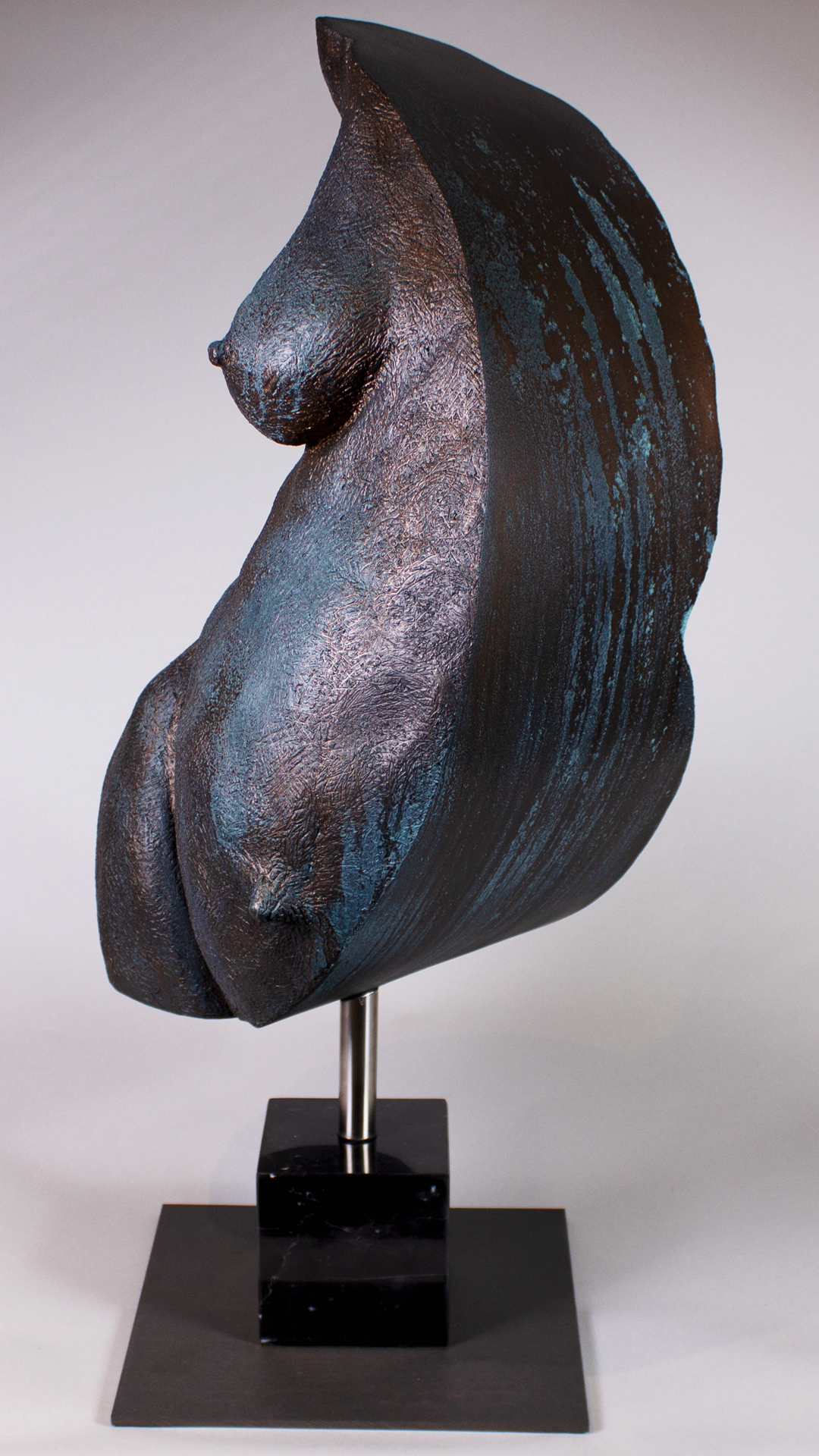 LarsFinSculpture Mother View 8 090326.png