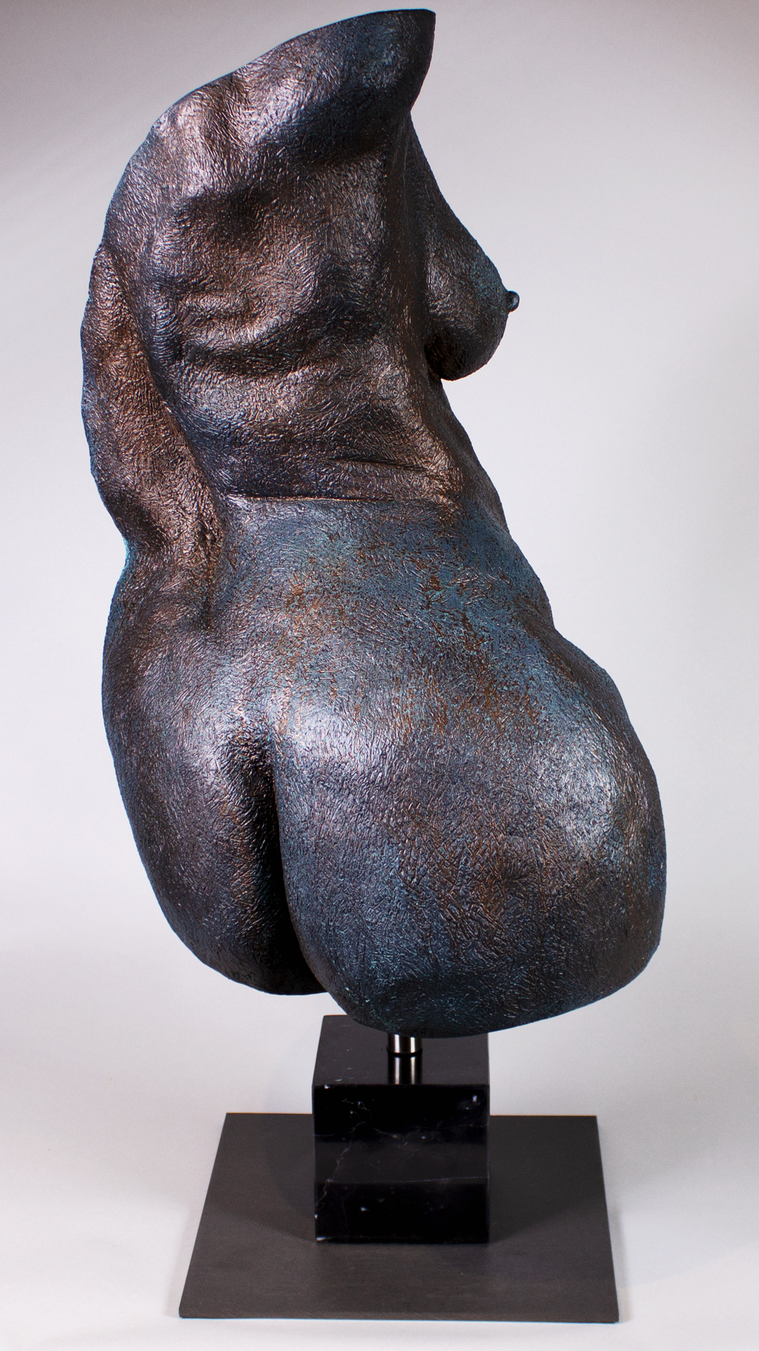 LarsFinSculpture Mother View 4 090326.png