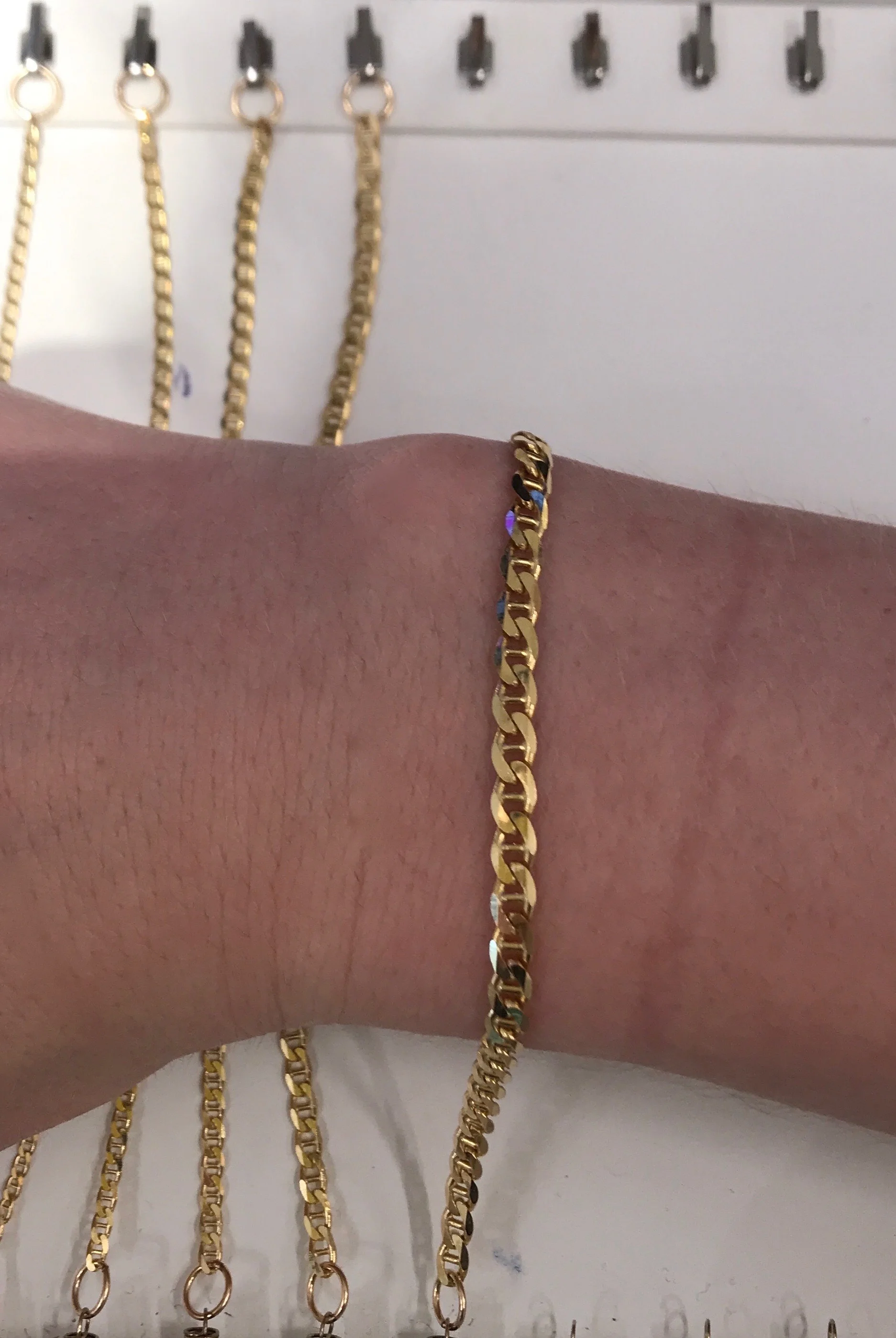 Crushed gold mariner chain