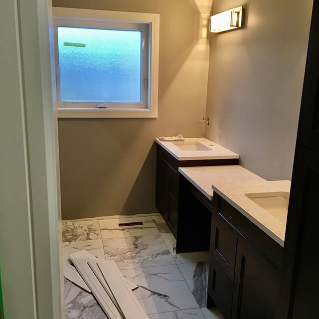 Here&rsquo;s a little behind the scenes for you today! .
.
.
#design #designer #designtrends2020 #renovation #reno #renovationproject #interiordesign #interiors #interiordecorating #decor #decorinspo #inspodecor #homedecor #bathroomdesign #bathroomre